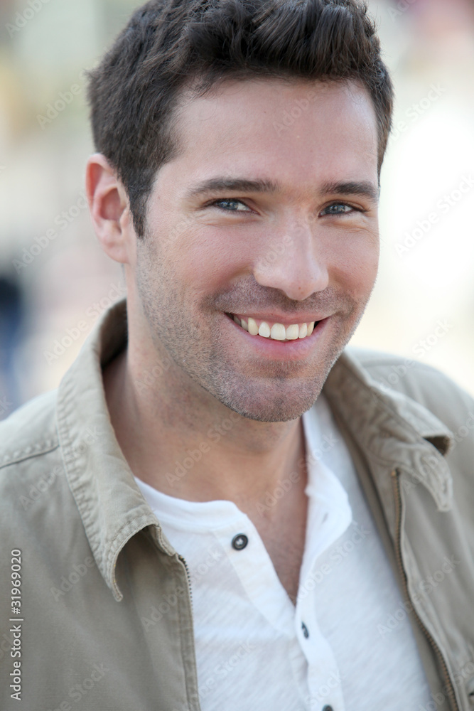 Obraz premium Portrait of handsome smiling man