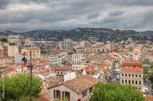 Obraz na płótnie Cityscape of central Cannes during tungsten day before festival, w salonie