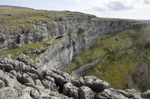 Obraz na płótnie Limestone wall of Malham Cove in Yorkshire Dales w salonie