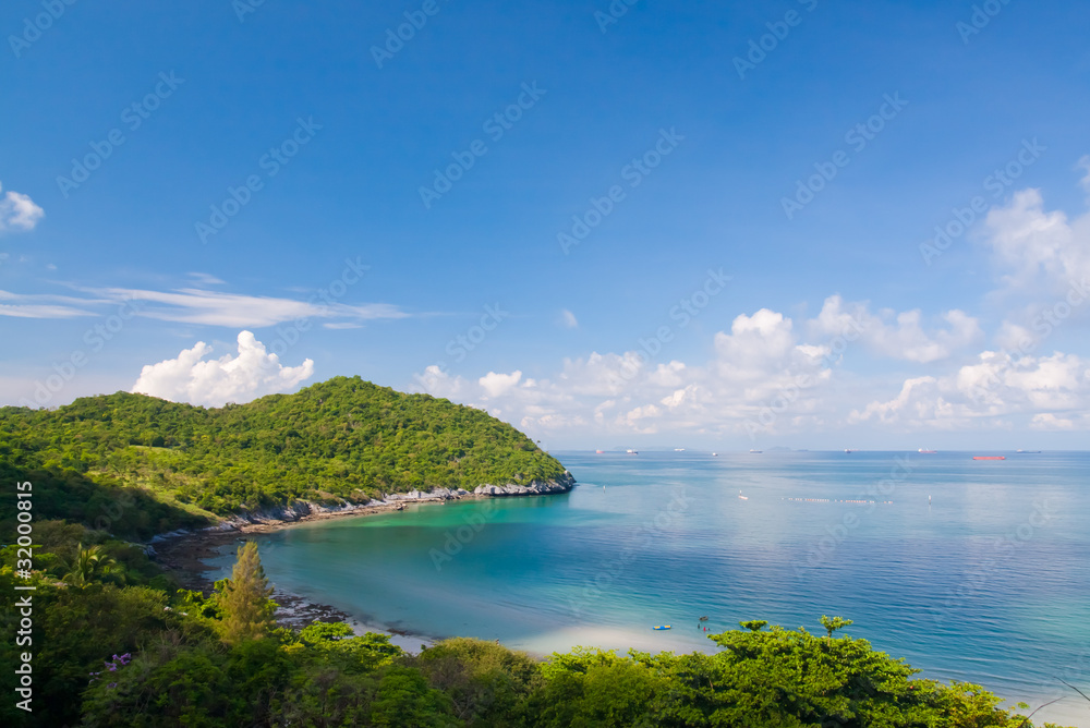 Beautiful coast on left and blue sky in Thailand horizon style