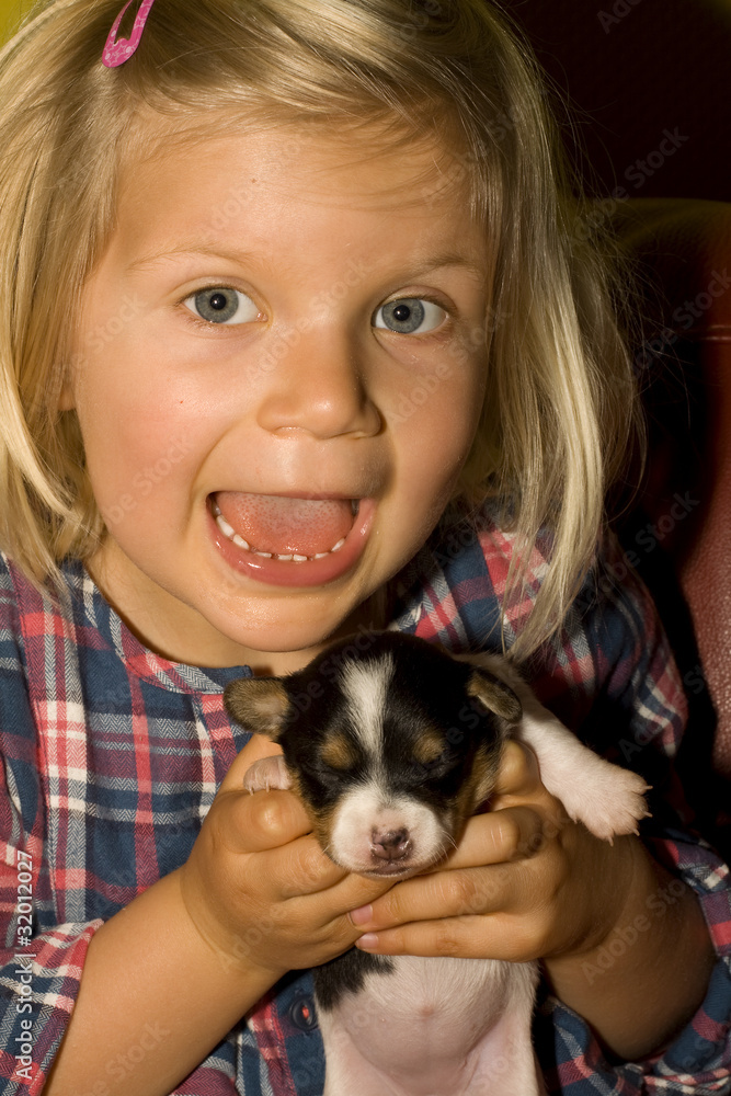 Kind mit Welpe Kind mit Welpe