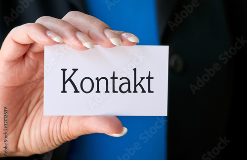 Kontakt Visitenkarte mit Hand