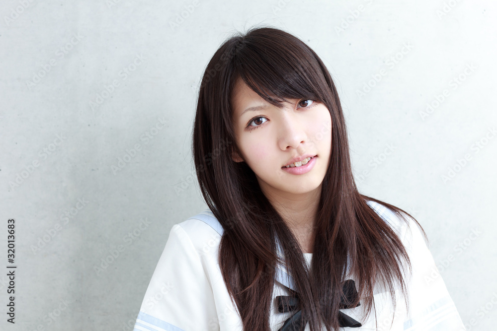 制服姿の女子学生 制服姿の女子学生