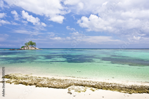 îlot et lagon des Seychelles