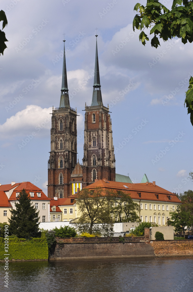 Fototapeta premium Widok na wrocławską archikatedrę