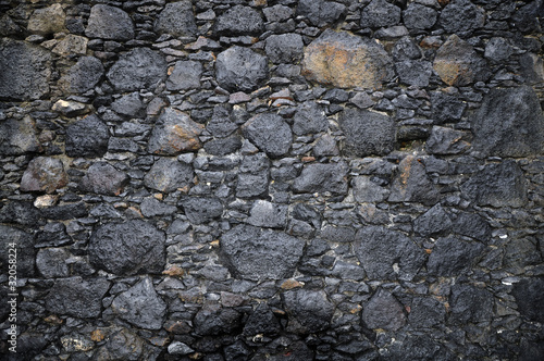 Muro de piedra volcánica