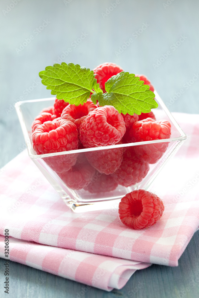 Himbeeren in Schale Himbeeren in Schale