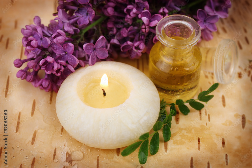 Aromatherapie - Flieder, Duftkerze und Duftöl auf Birkenrinde Aromatherapie - Flieder, Duftkerze und Duftöl auf Birkenrinde
