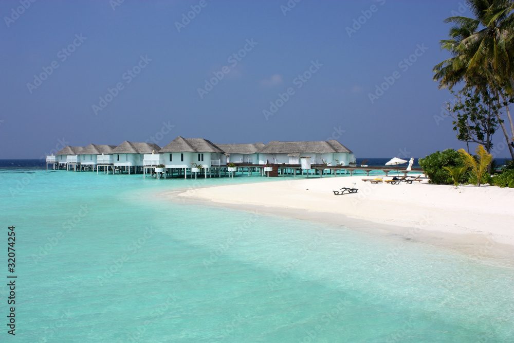 Maldives　美しい白い水上ヴィラの風景