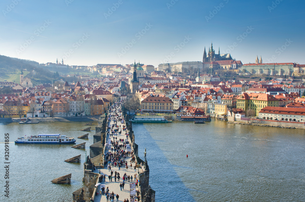 Obraz premium Vltava river, Charles bridge and Prague Castle view, Prague