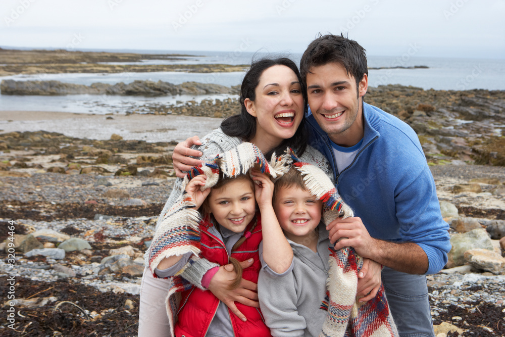 Fototapeta premium Young couple on beach with umbrella