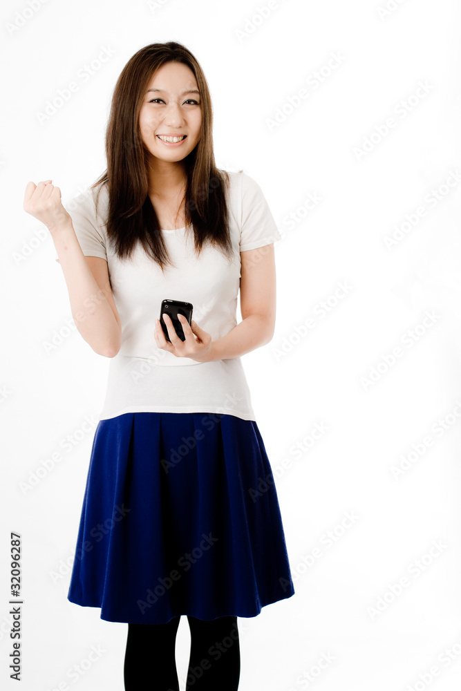 スマートフォンとガッツポーズの女性 スマートフォンとガッツポーズの女性