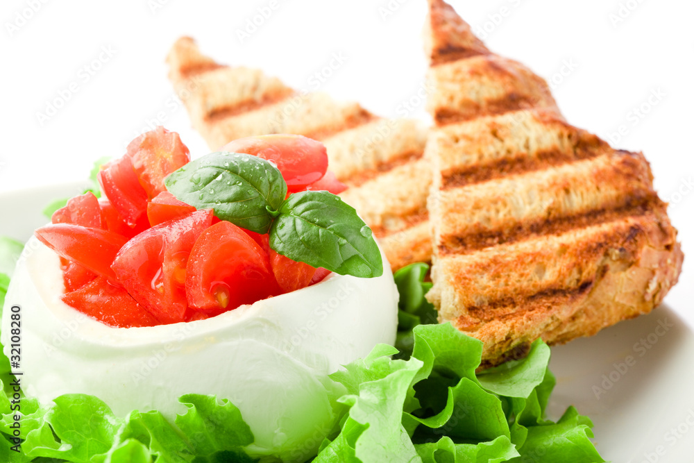Mozzarella di bufala ripiena di pomodoro Mozzarella di bufala ripiena di pomodoro