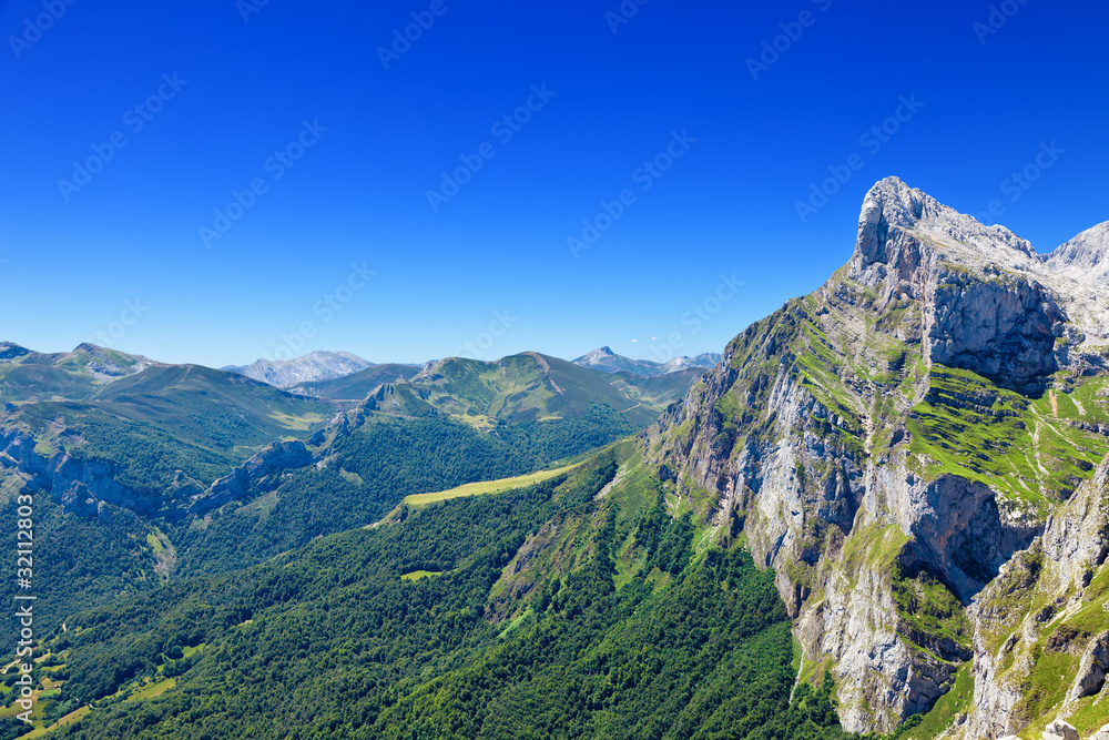 Obraz premium Peña Remoña from Fuente Dé. Picos de Europa, Spain