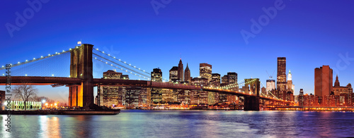 Brooklyn bridge with New York City Manhattan © rabbit75_fot