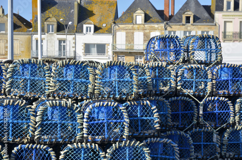 Casiers de pêche dans le port de Le Croisic en France