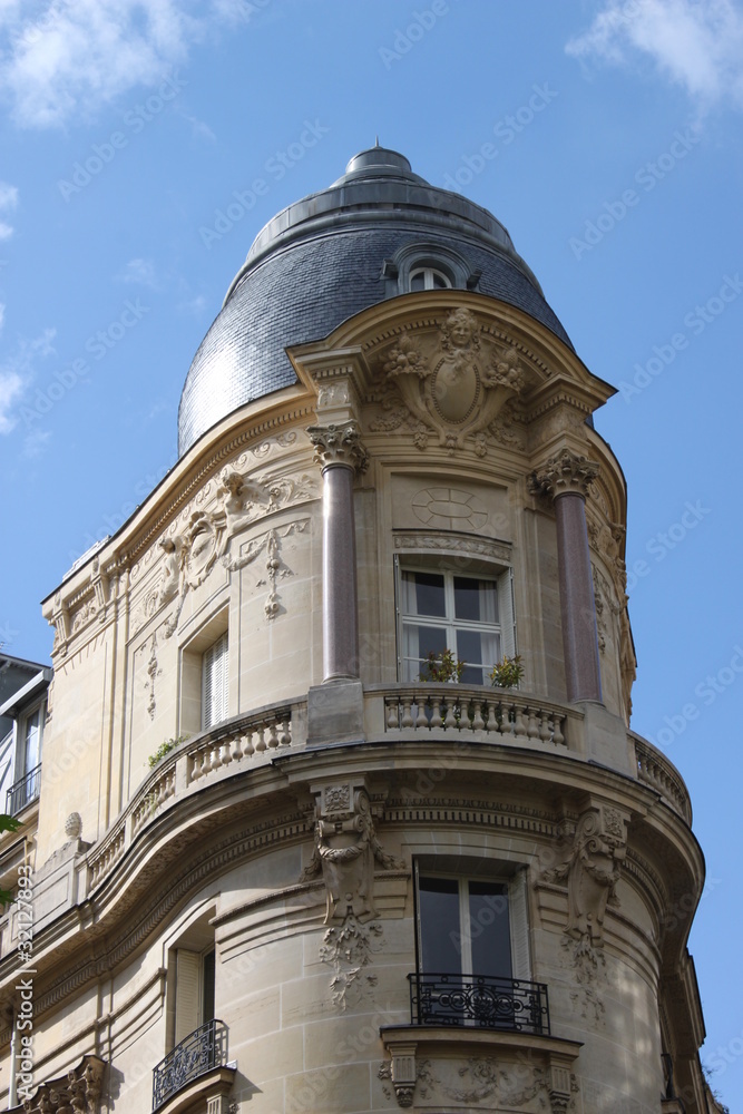 Fototapeta premium Immeuble ancien du quartier de Passy à Paris