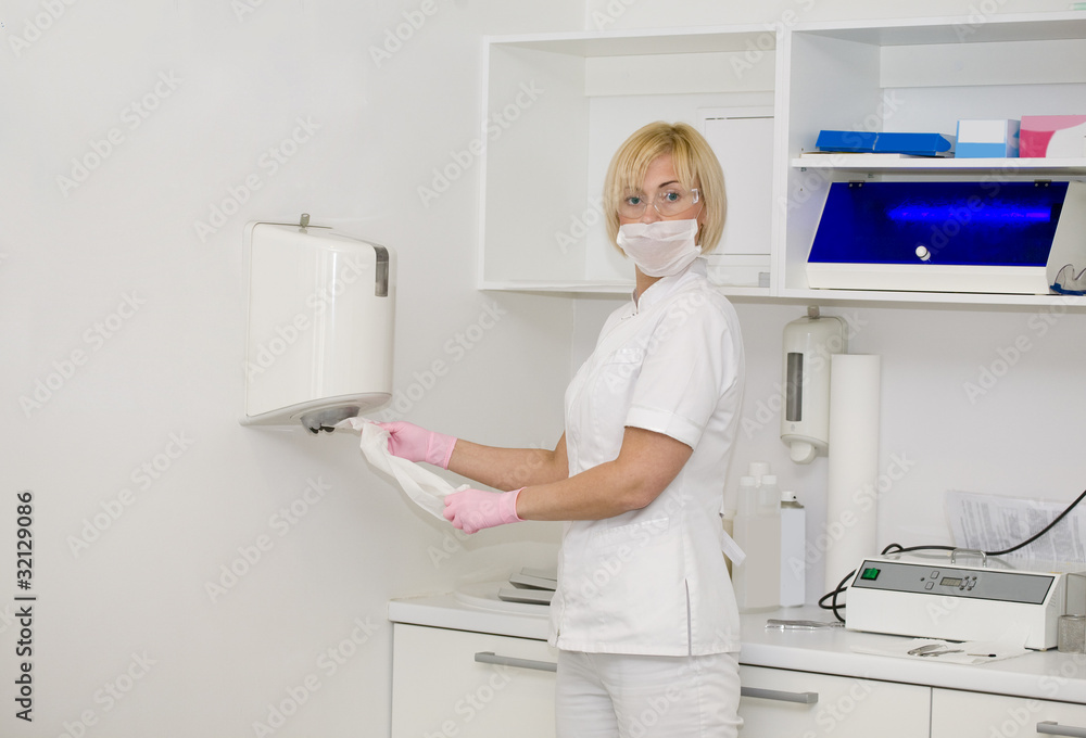 Prepare to wipe hands Prepare to wipe hands