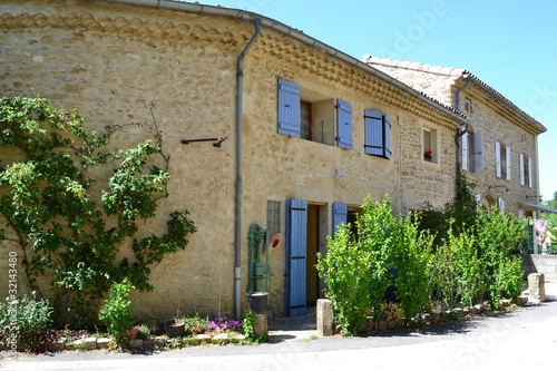 Quadro su tela maison traditionnelle drôme provençale