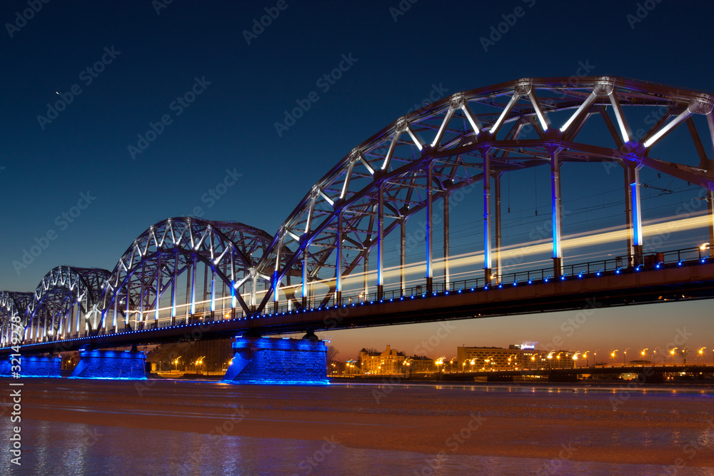 Naklejka premium Railway bridge at night