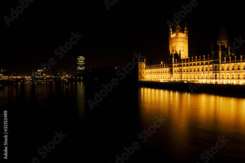 Nocna fotografia Westminster i Tamiza.