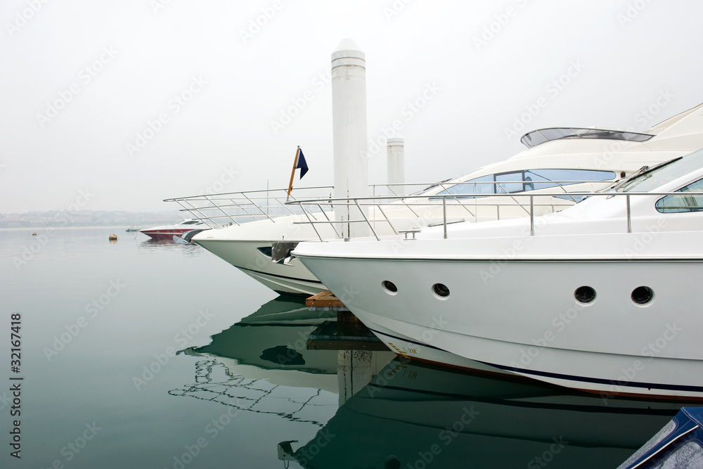 Naklejka premium yachts at marina