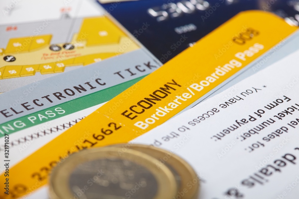 Naklejka premium fly tickets and money