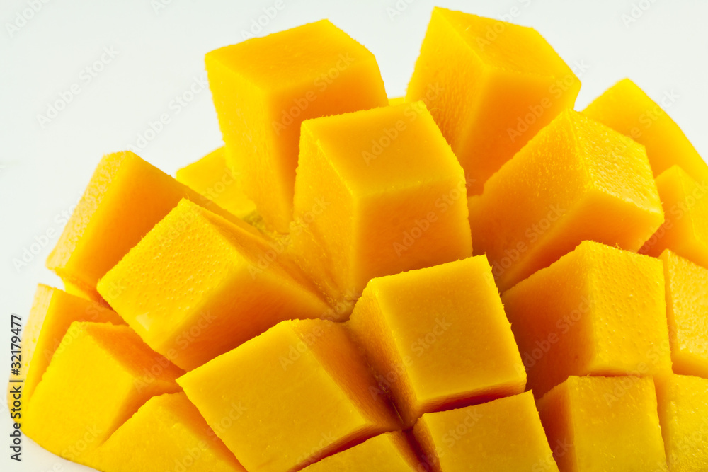 chair de mangue découpée en dés