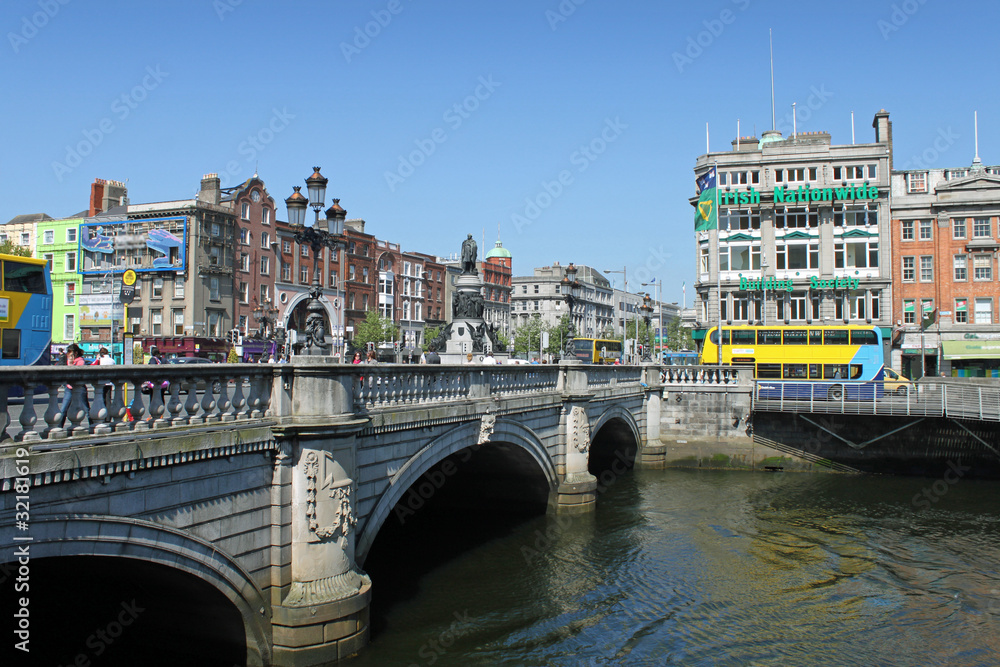 Naklejka premium Most O Connell Bridge w Dublinie