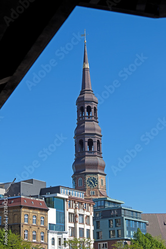 Fototapeta Naklejka Na Ścianę i Meble -  St.Katharinenkirche, Hamburg