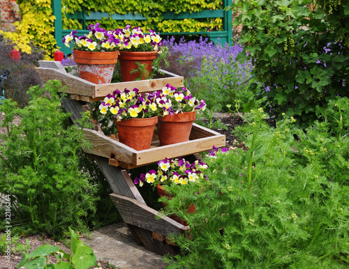 Slika na platnu Colorful Flowerpot display in an English Garden