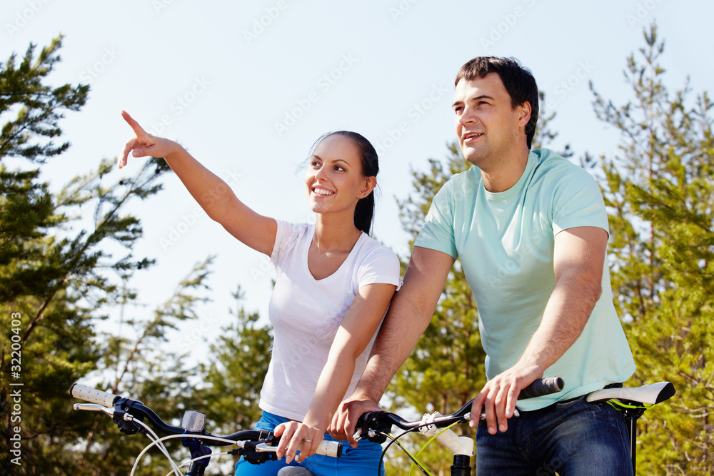 Obraz premium Couple on bicycles