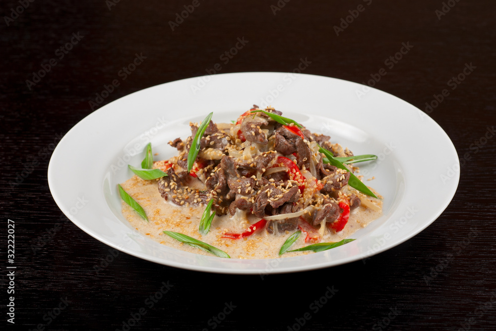 sliced beef roasted with vegetables sliced beef roasted with vegetables