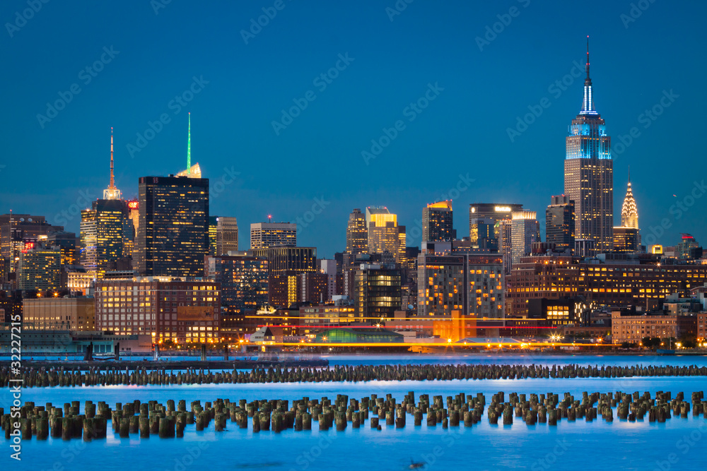 Fototapeta premium NEW YORK SKYLINE DUSK