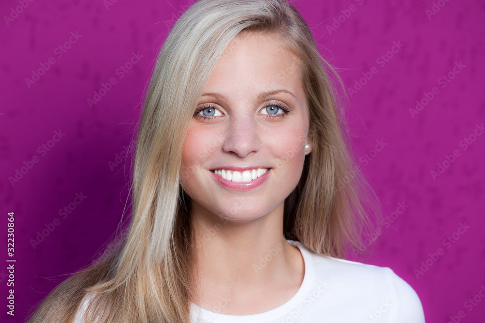nette blonde frau StockFoto Adobe Stock