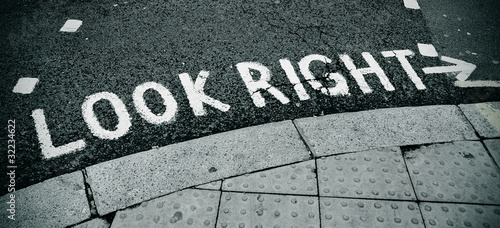 Bild auf Leinwand look right sign