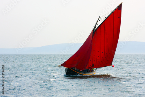 Φωτογραφία Galway hooker boat at Ocean race