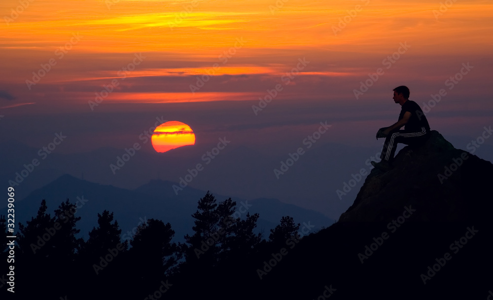 Fototapeta premium Man silhouette on the sunset background
