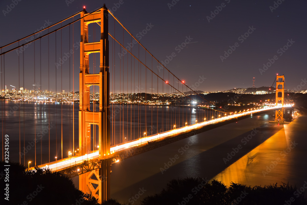 Golden Gate bridge at dusk