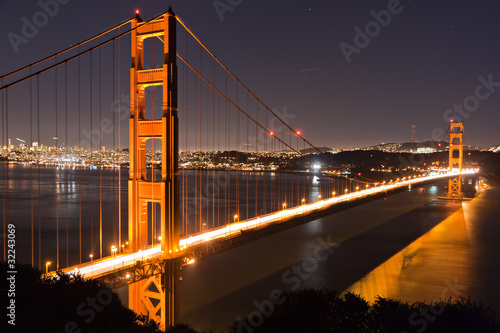 Fototapeta Naklejka Na Ścianę i Meble -  Golden Gate bridge at dusk