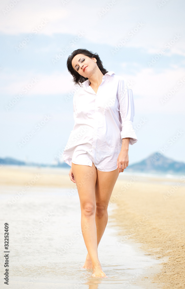 Pretty Woman walking Pretty Woman walking