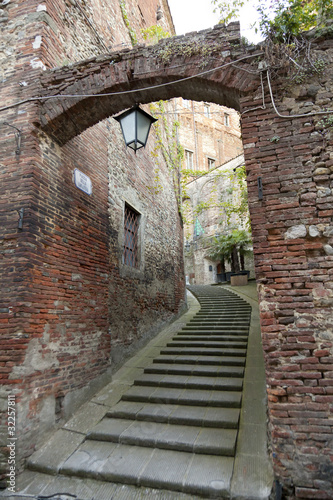 Fototapeta Naklejka Na Ścianę i Meble -  Città della Pieve; vicoli medievali; Umbria;