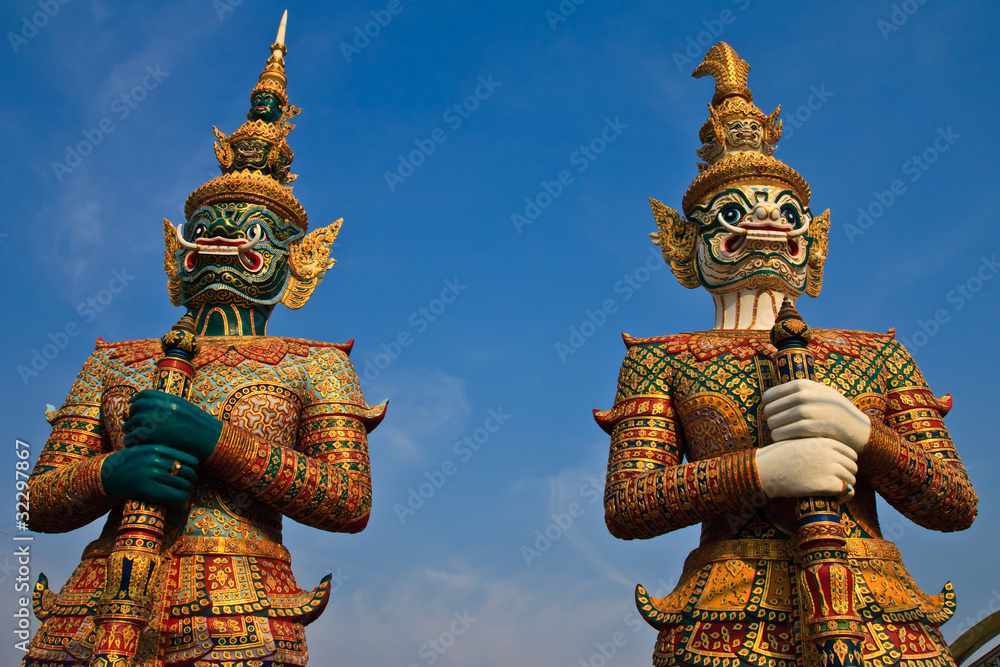 Fototapeta premium Native Thai style giant statue