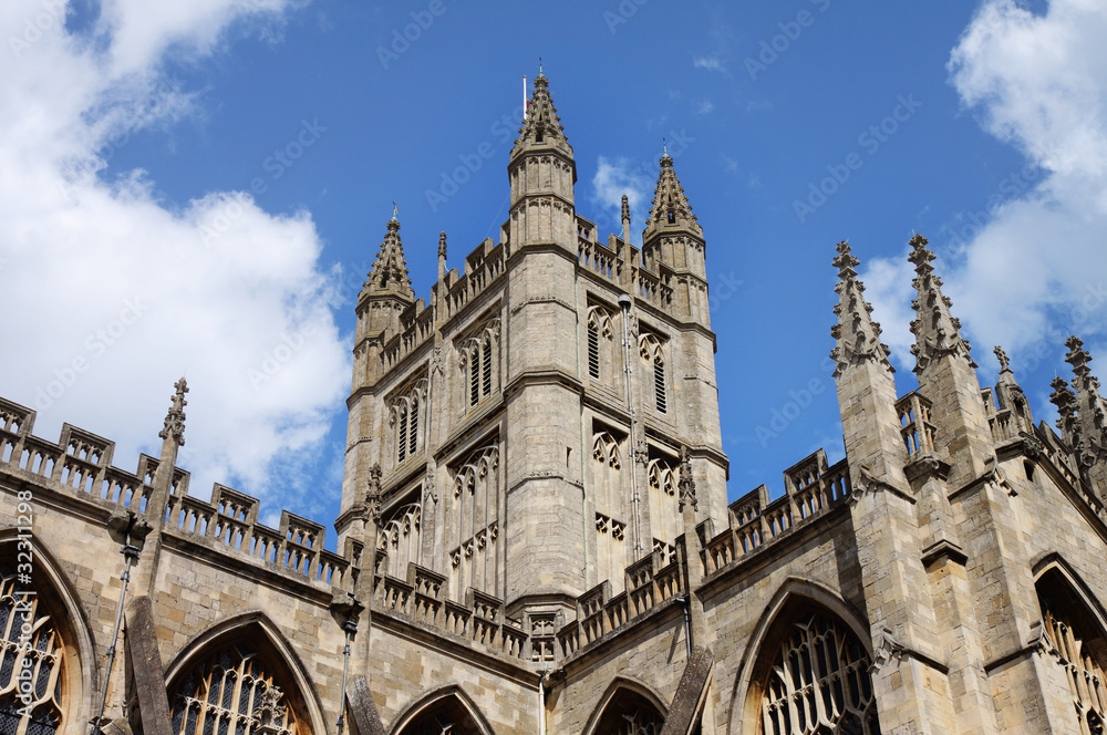 Obraz premium Rooftop and Tower of Bath Abbey in England