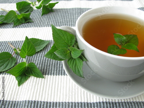 Tee mit Honigmelonen-Salbei