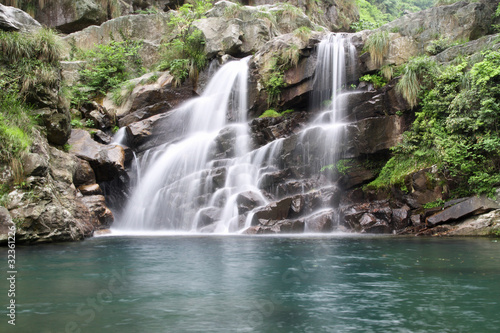 Fototapeta Naklejka Na Ścianę i Meble -  double dragon waterfall