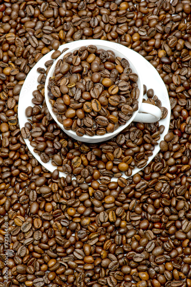 Kaffeetasse mit Kaffeebohnen Kaffeetasse mit Kaffeebohnen