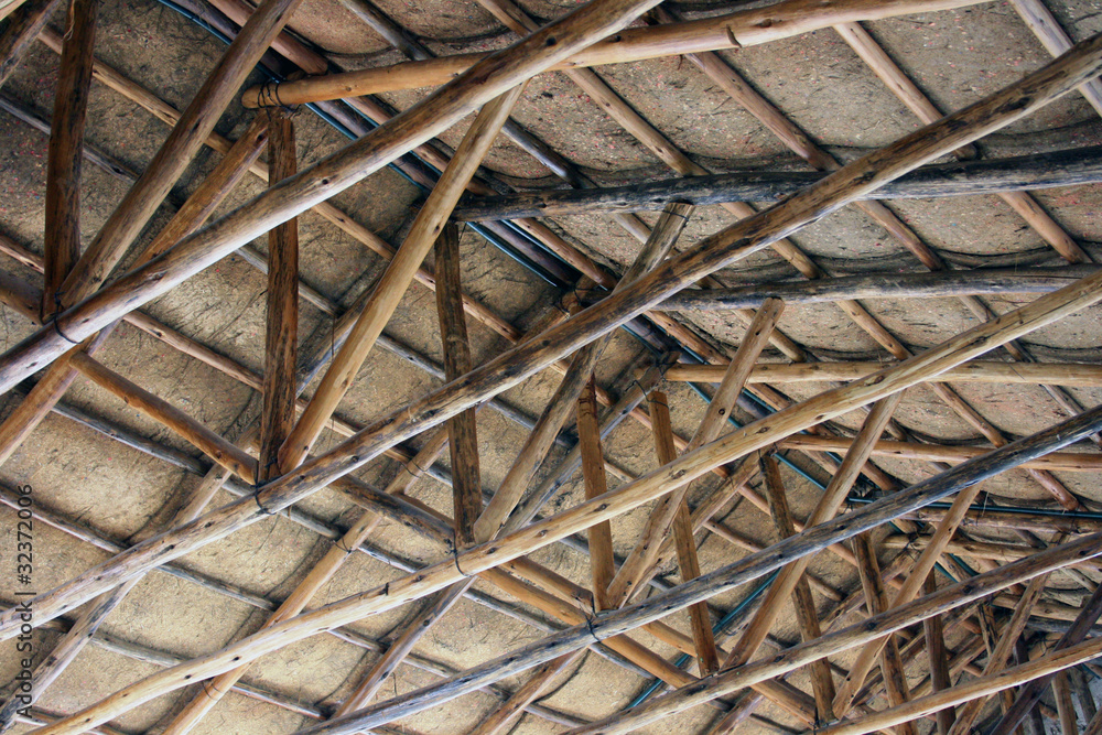 Interior de un tejado tradicional en el altiplano de Bolivia