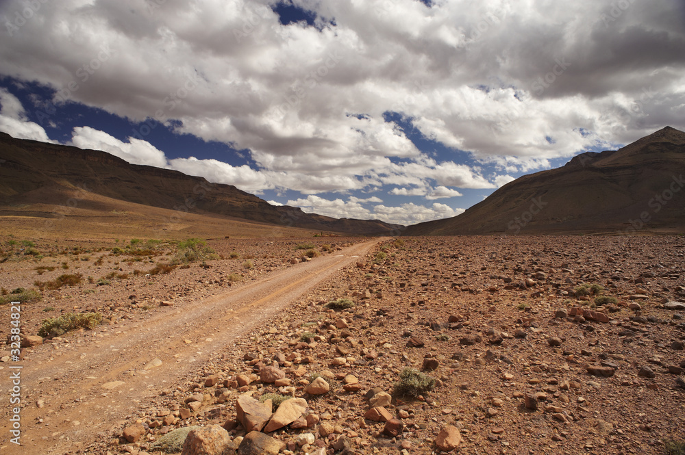 Deserto di pietre nelle montagne dell'Atlante