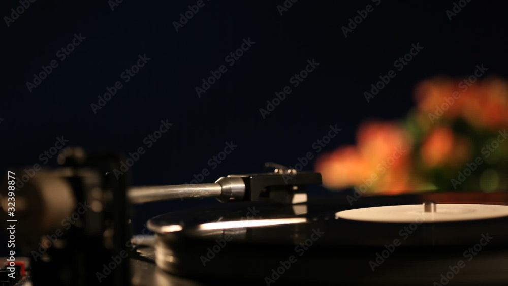 HD: an old grammaphone playing HD: an old grammaphone playing